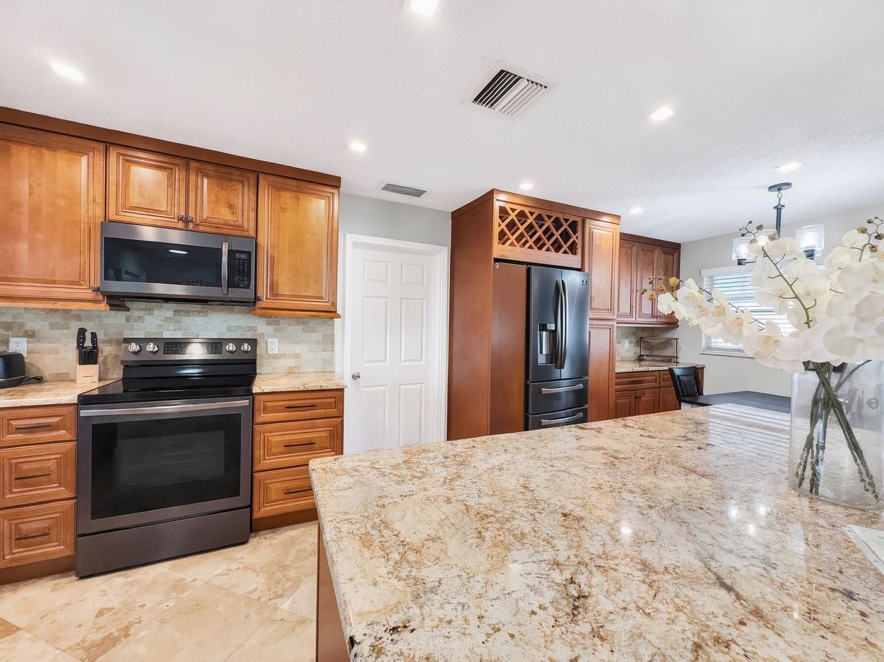 698 107th Ave N - Photo 5 of 39