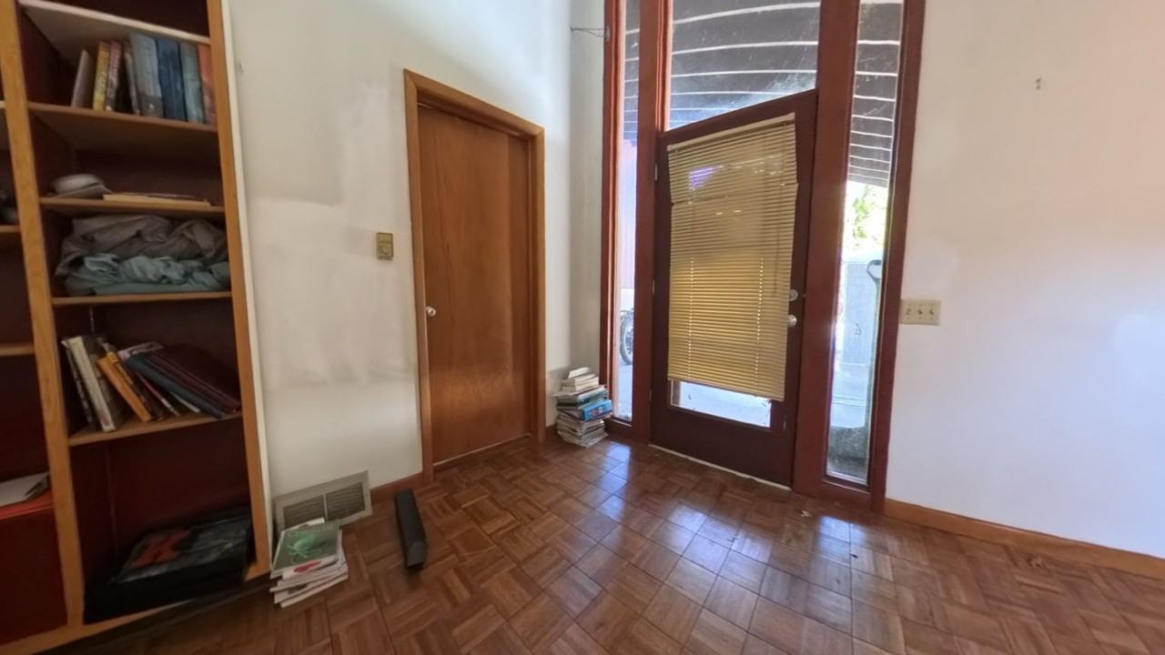 3006 Waunona Way - Photo 5 of 35