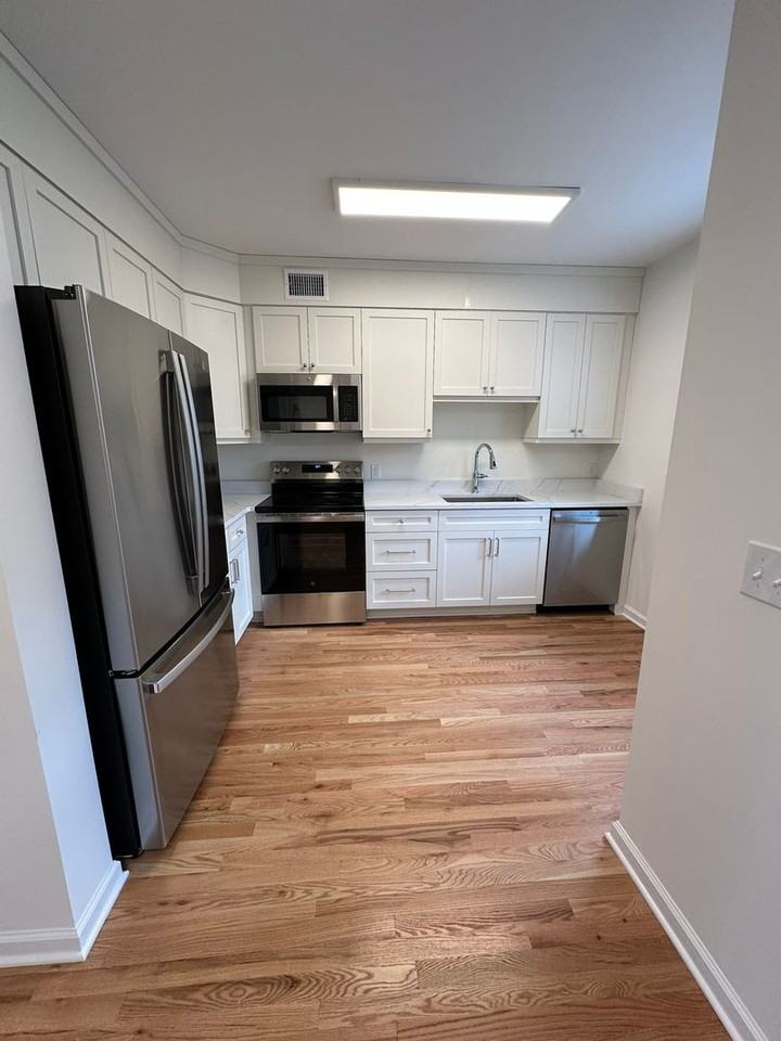 664 Windermere Blvd #B - Photo 3 of 11