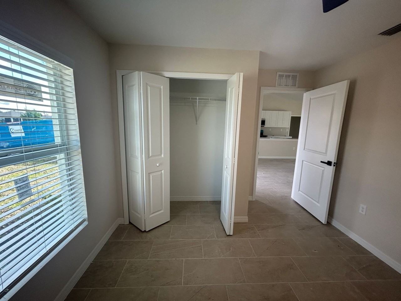 2310 Ne 35th Ln - Photo 4 of 6