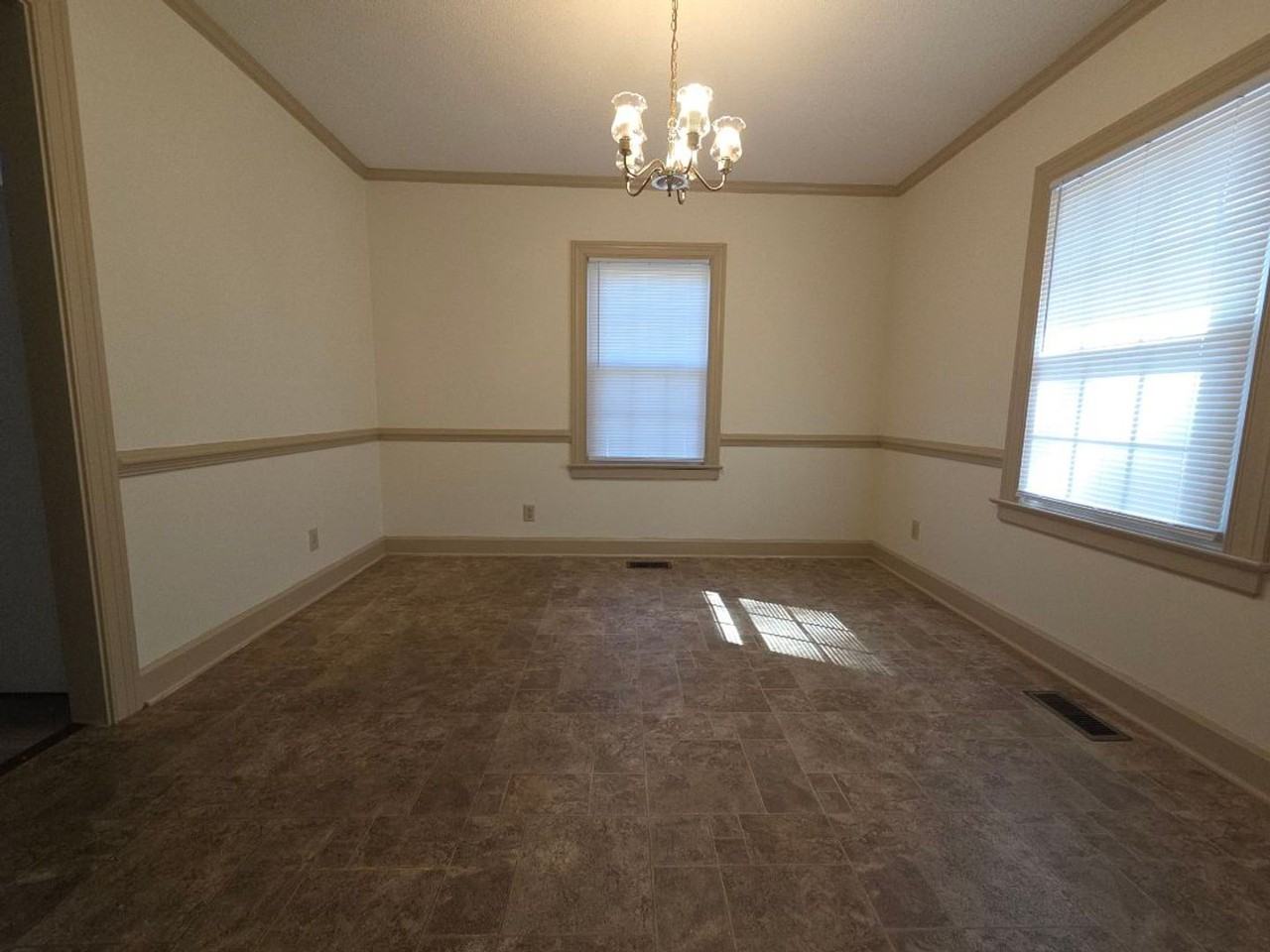 311 Moyton Ave - Photo 4 of 23