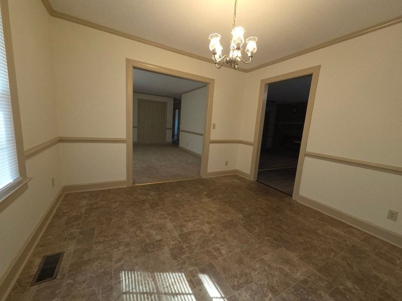 311 Moyton Ave - Photo 5 of 23