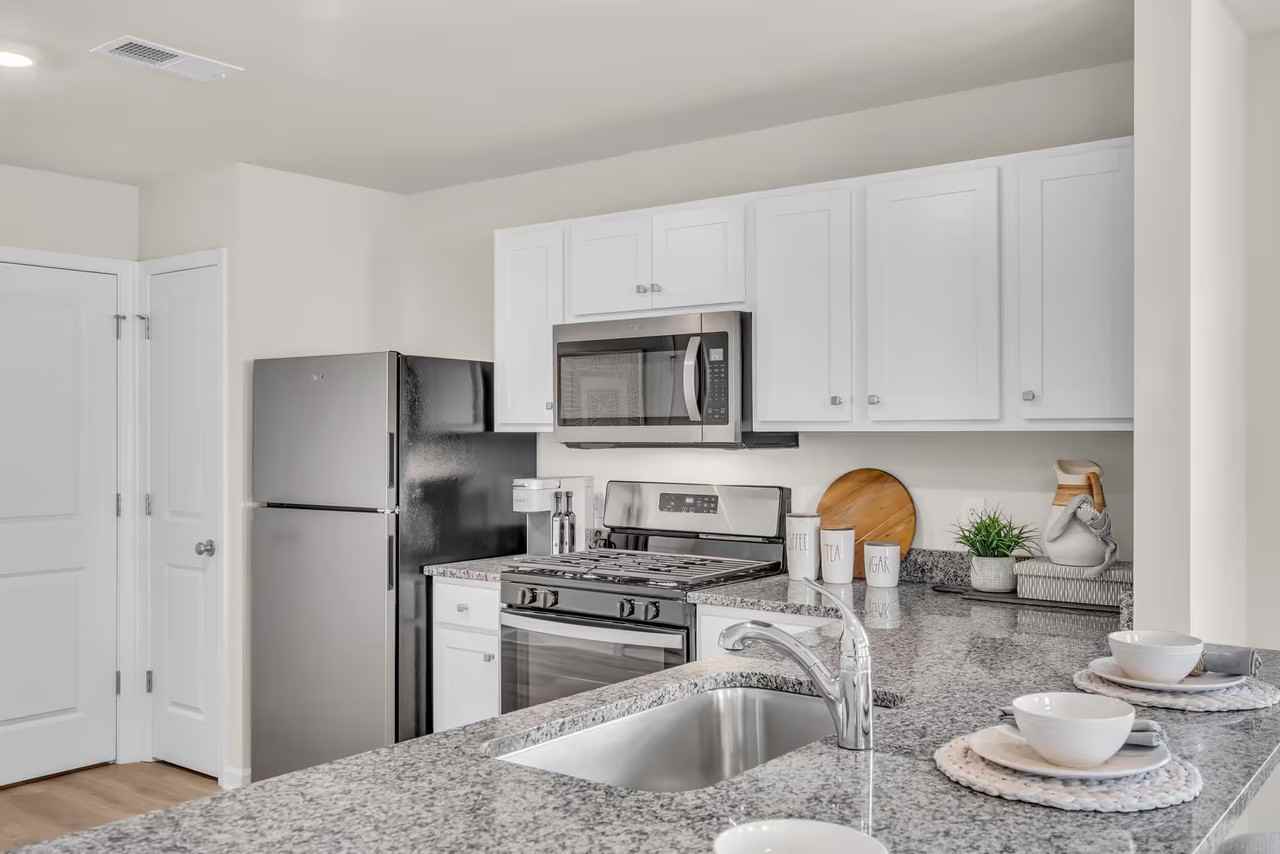 106 Whaler Way - Photo 6 of 16