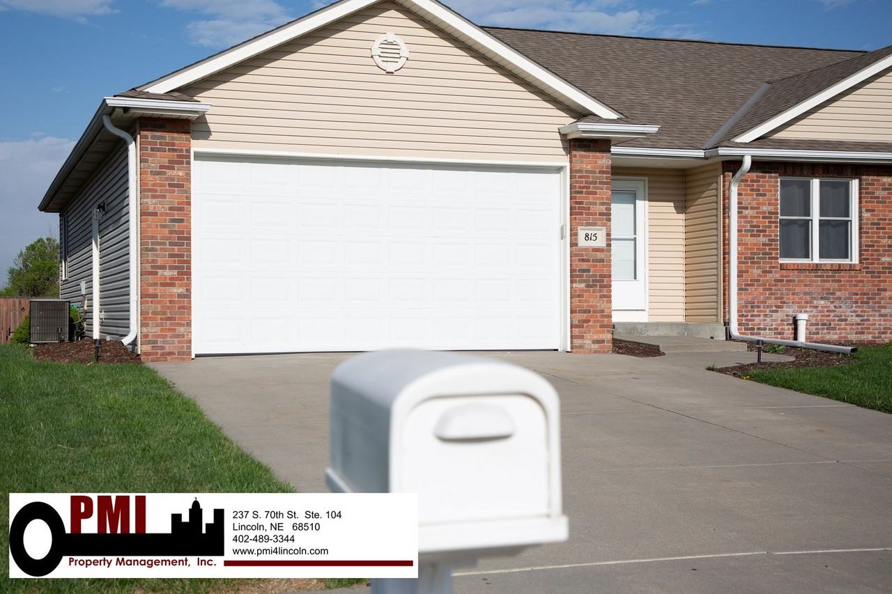 815 Larkspur Dr - Photo 2 of 50