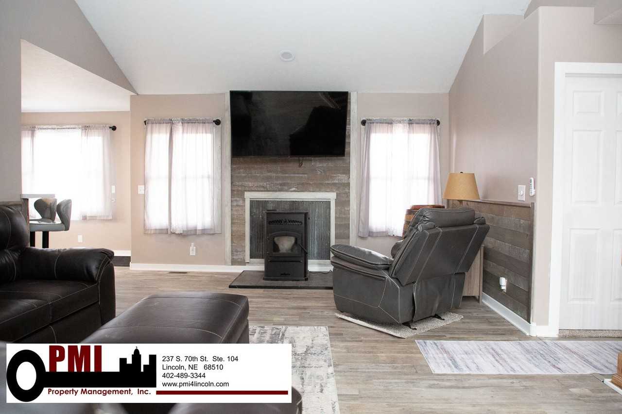 815 Larkspur Dr - Photo 7 of 50