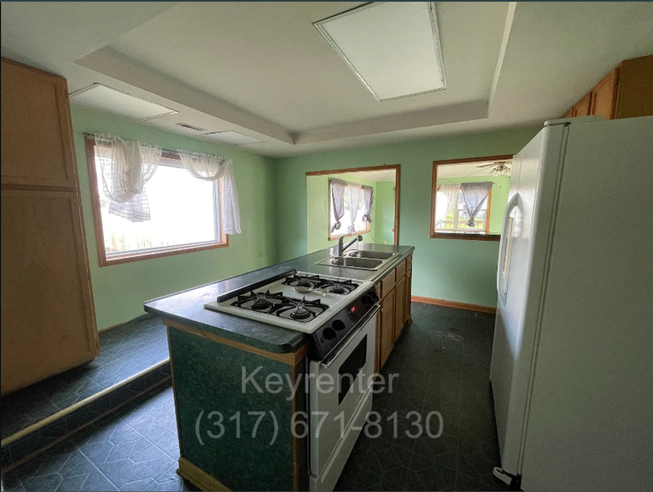 1027 E Fourth St - Photo 4 of 24