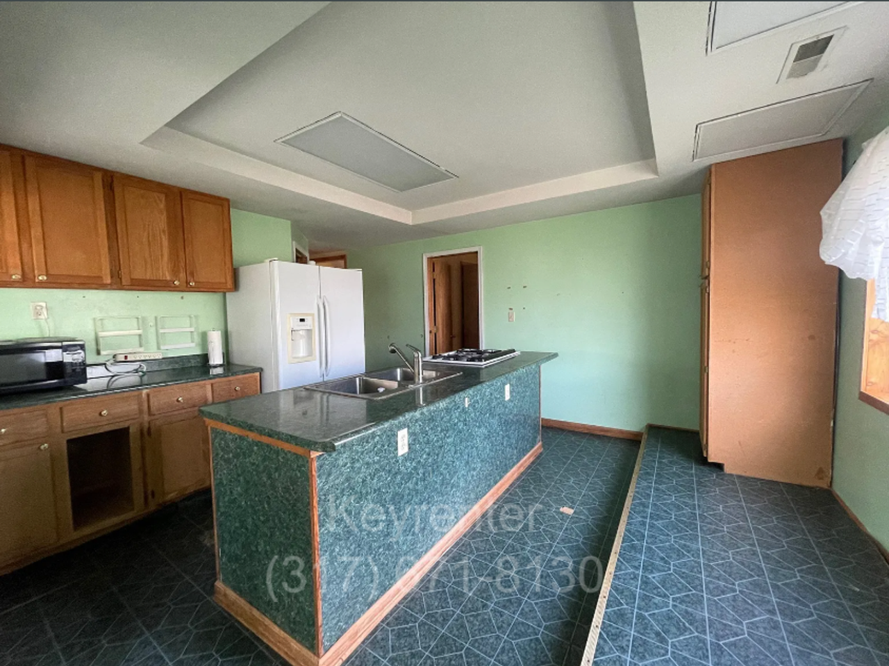 1027 E Fourth St - Photo 5 of 24