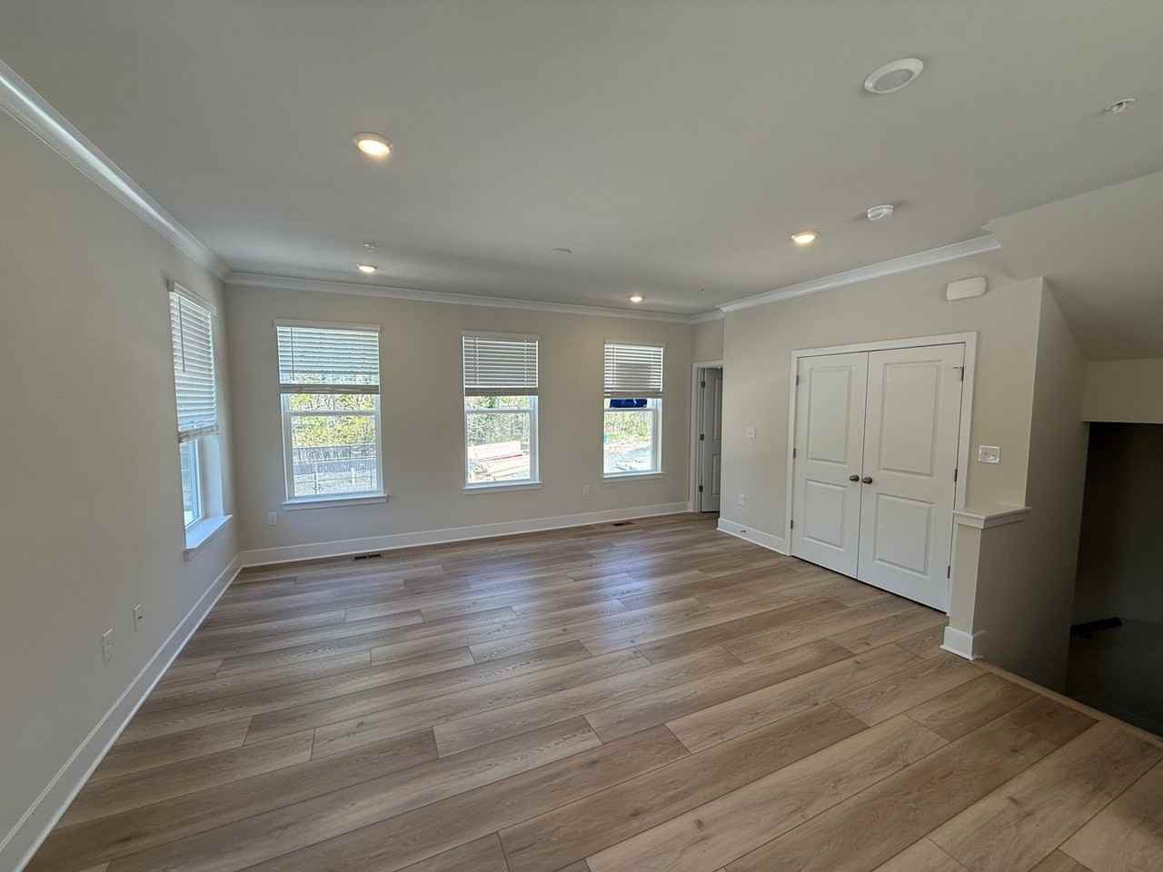 2102 Winterberry Ln - Photo 2 of 20