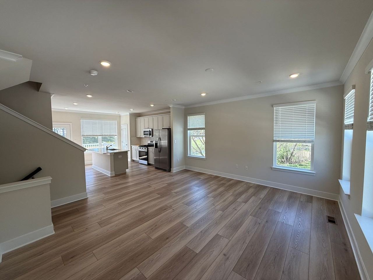 2102 Winterberry Ln - Photo 3 of 20