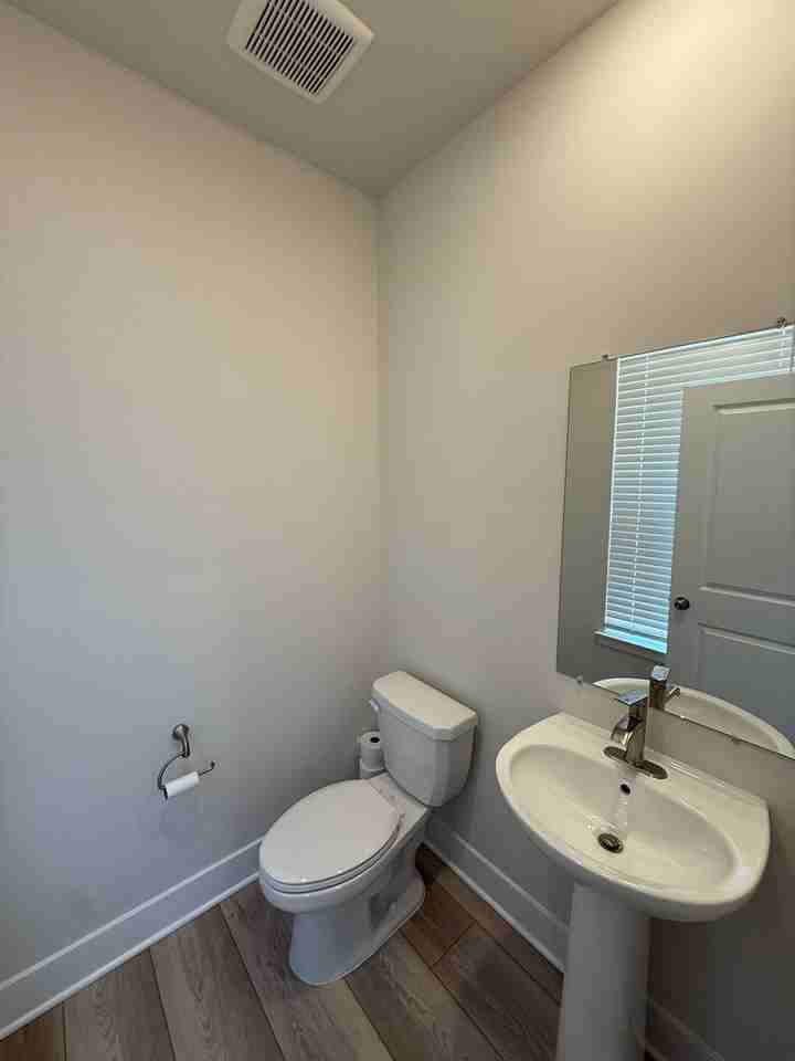 2102 Winterberry Ln - Photo 5 of 20