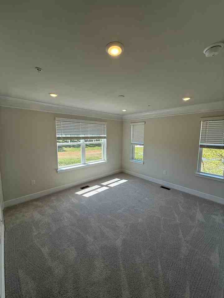 2102 Winterberry Ln - Photo 6 of 20