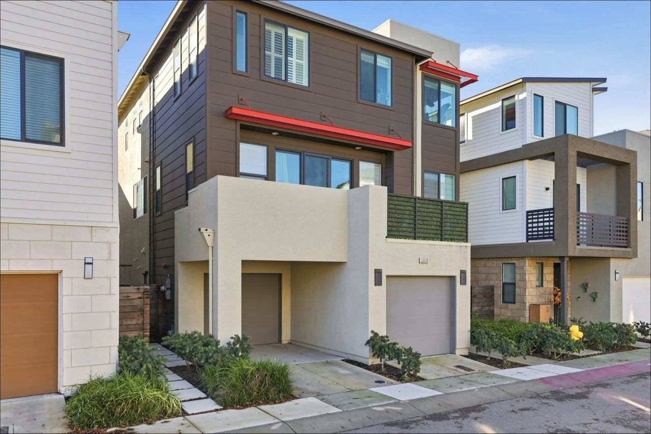 5636 Fallbrook Ct - Photo 3 of 50