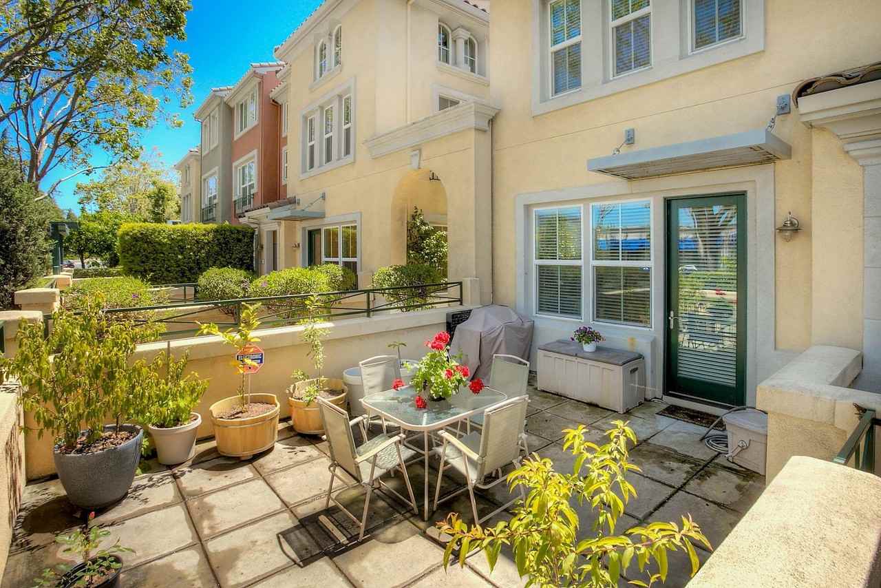 1113 Davis St - Photo 5 of 34