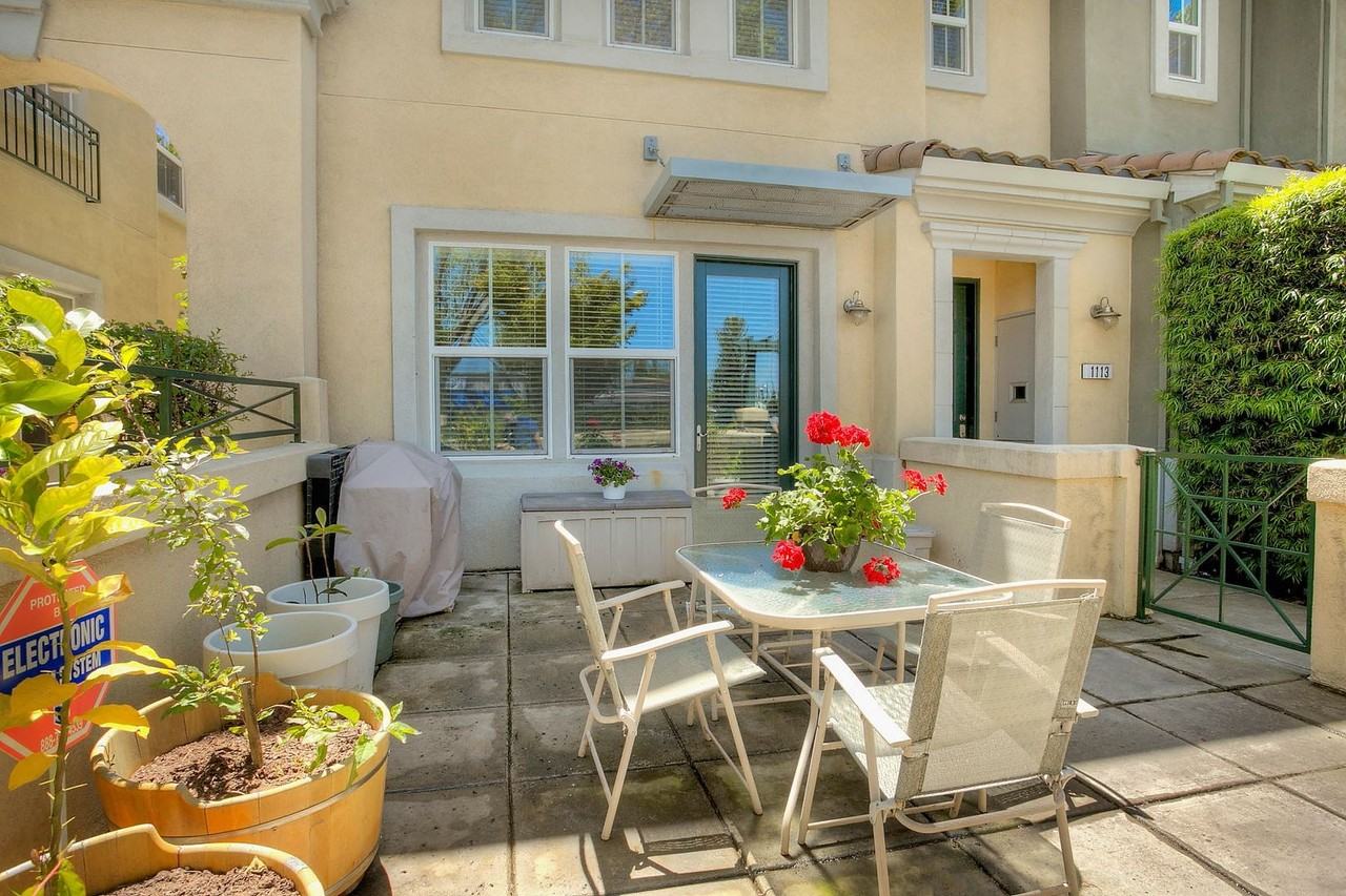 1113 Davis St - Photo 6 of 34