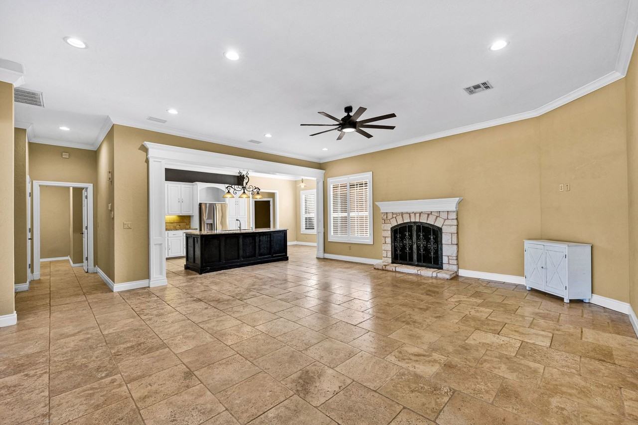 404 Nw 76th St - Photo 7 of 48