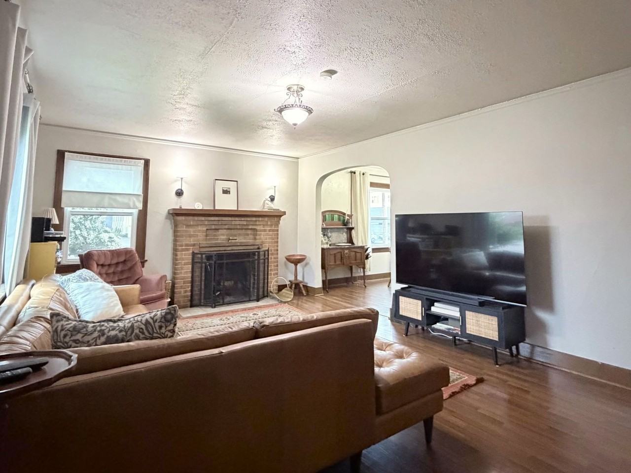 3601 Hoyt Ave - Photo 3 of 21