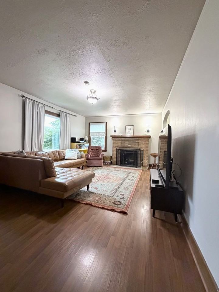 3601 Hoyt Ave - Photo 5 of 21