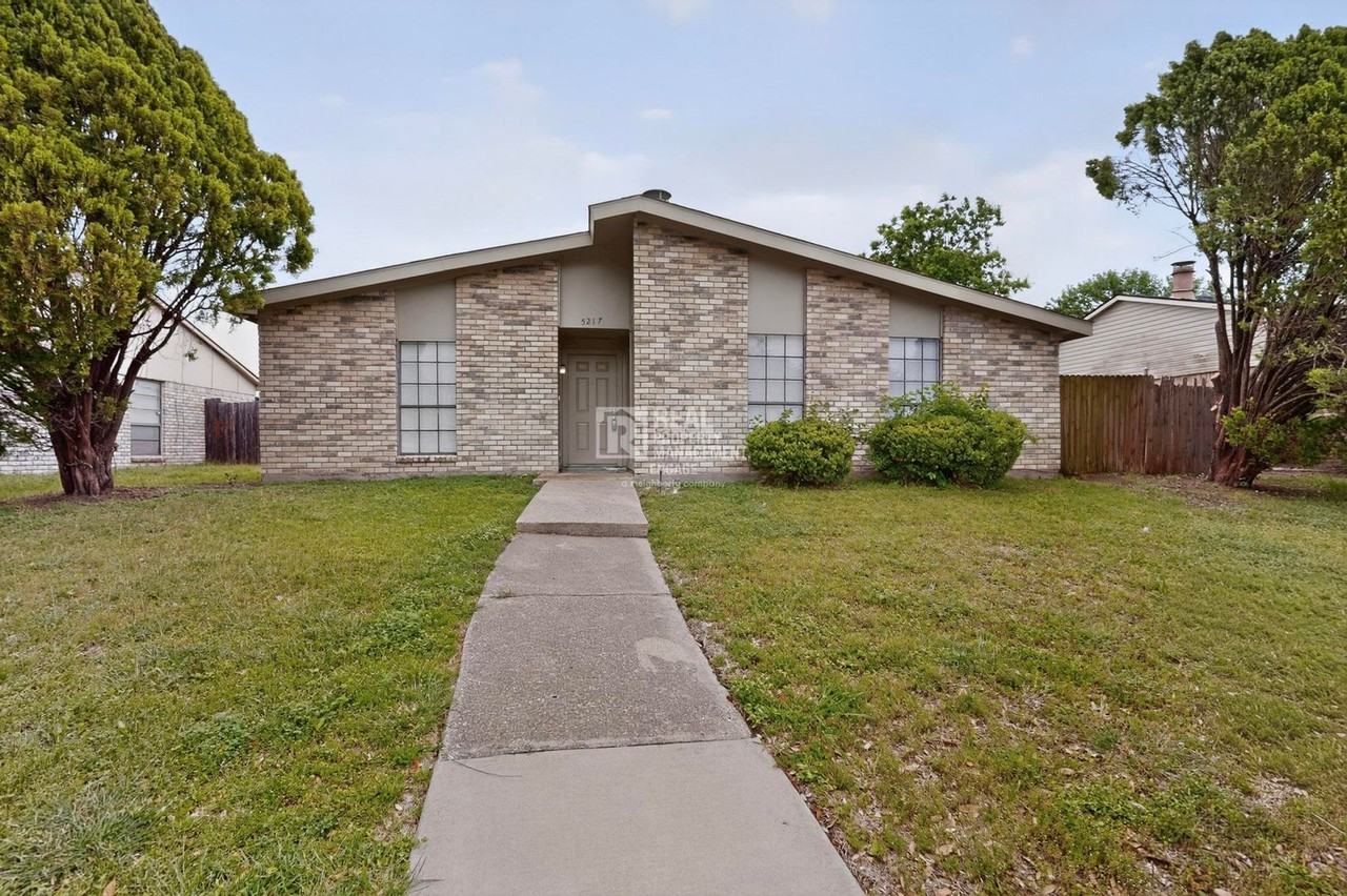 5217 Aberdean Trl - Photo 2 of 41