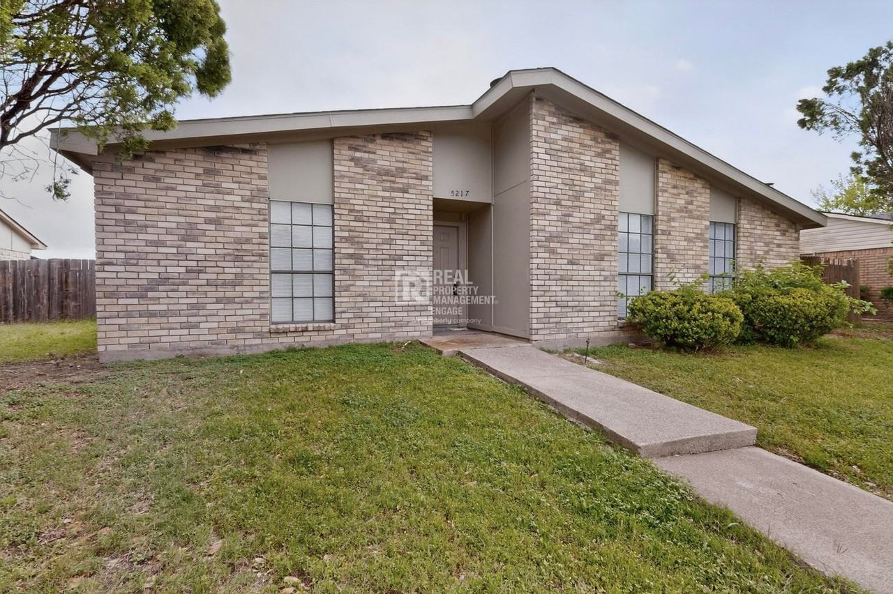 5217 Aberdean Trl - Photo 3 of 41