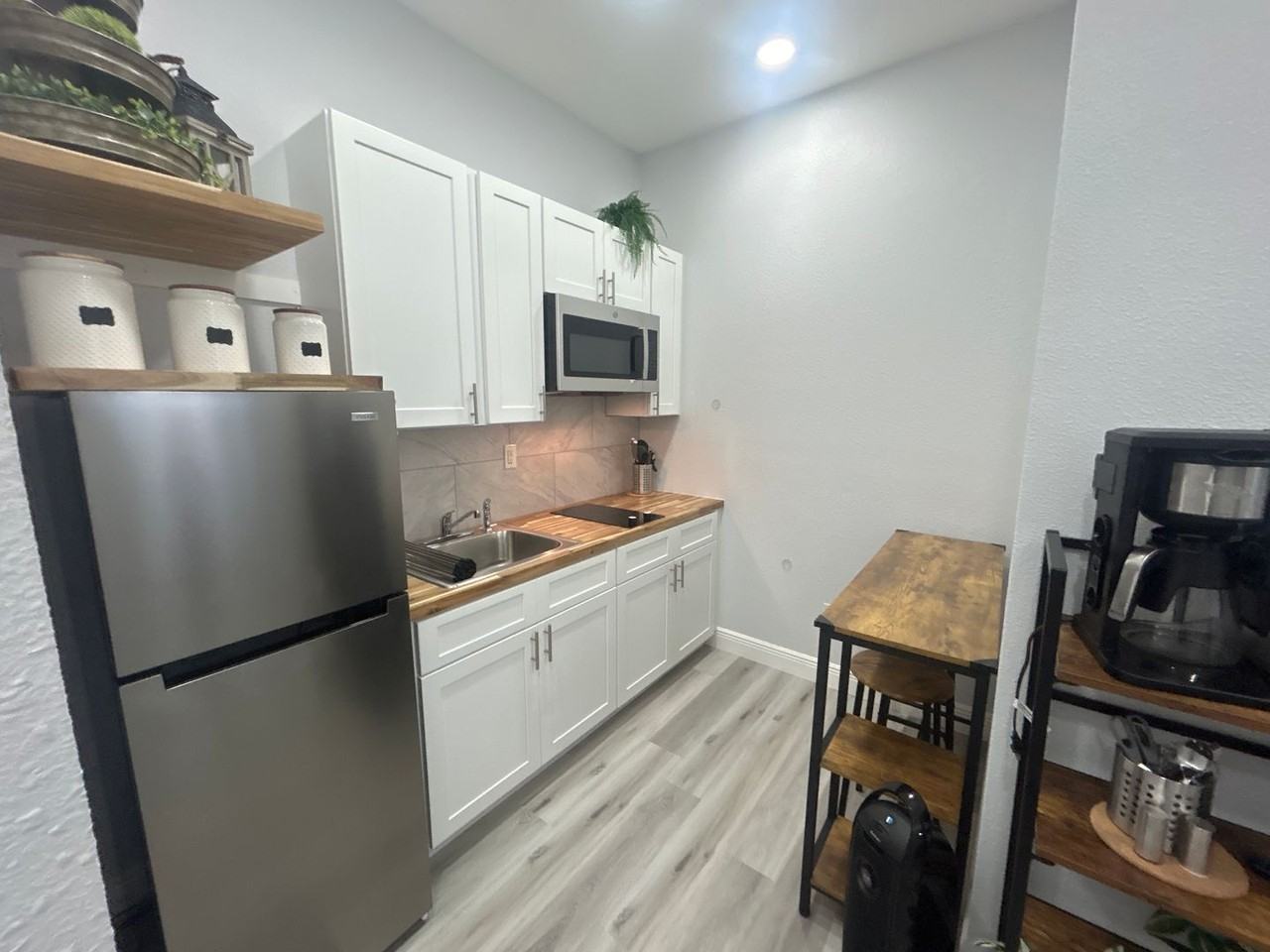 901 Vicenza St - Photo 3 of 8