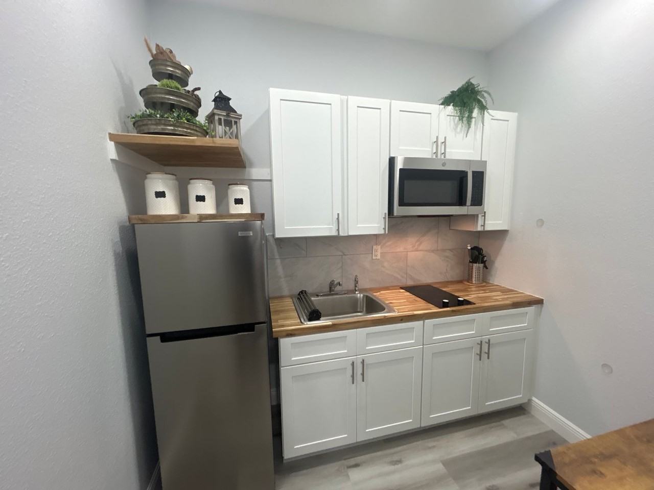 901 Vicenza St - Photo 4 of 8