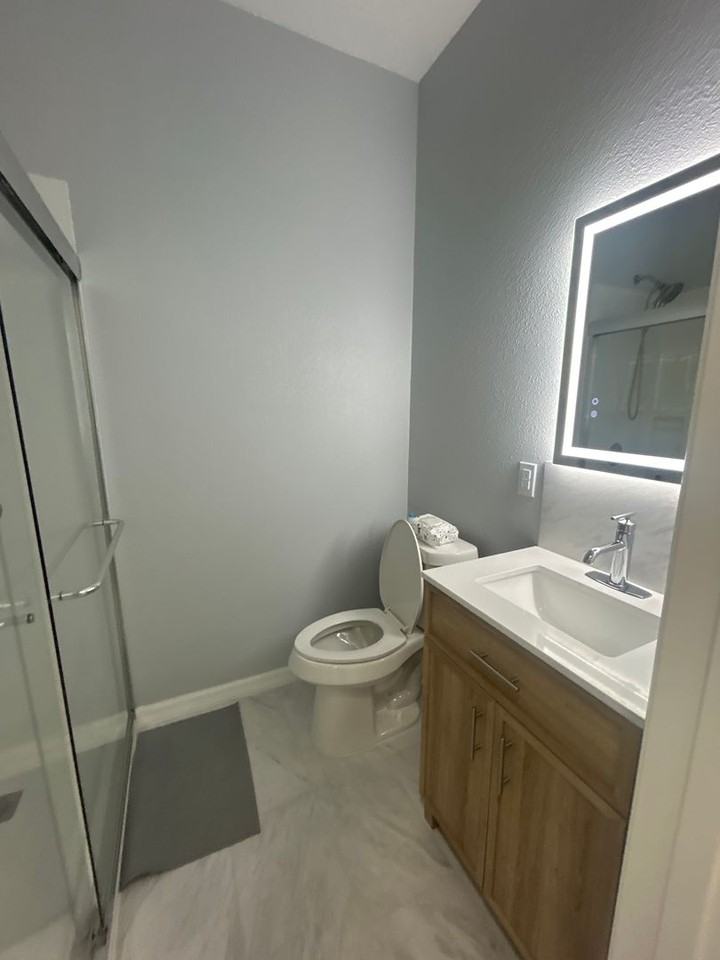 901 Vicenza St - Photo 7 of 8