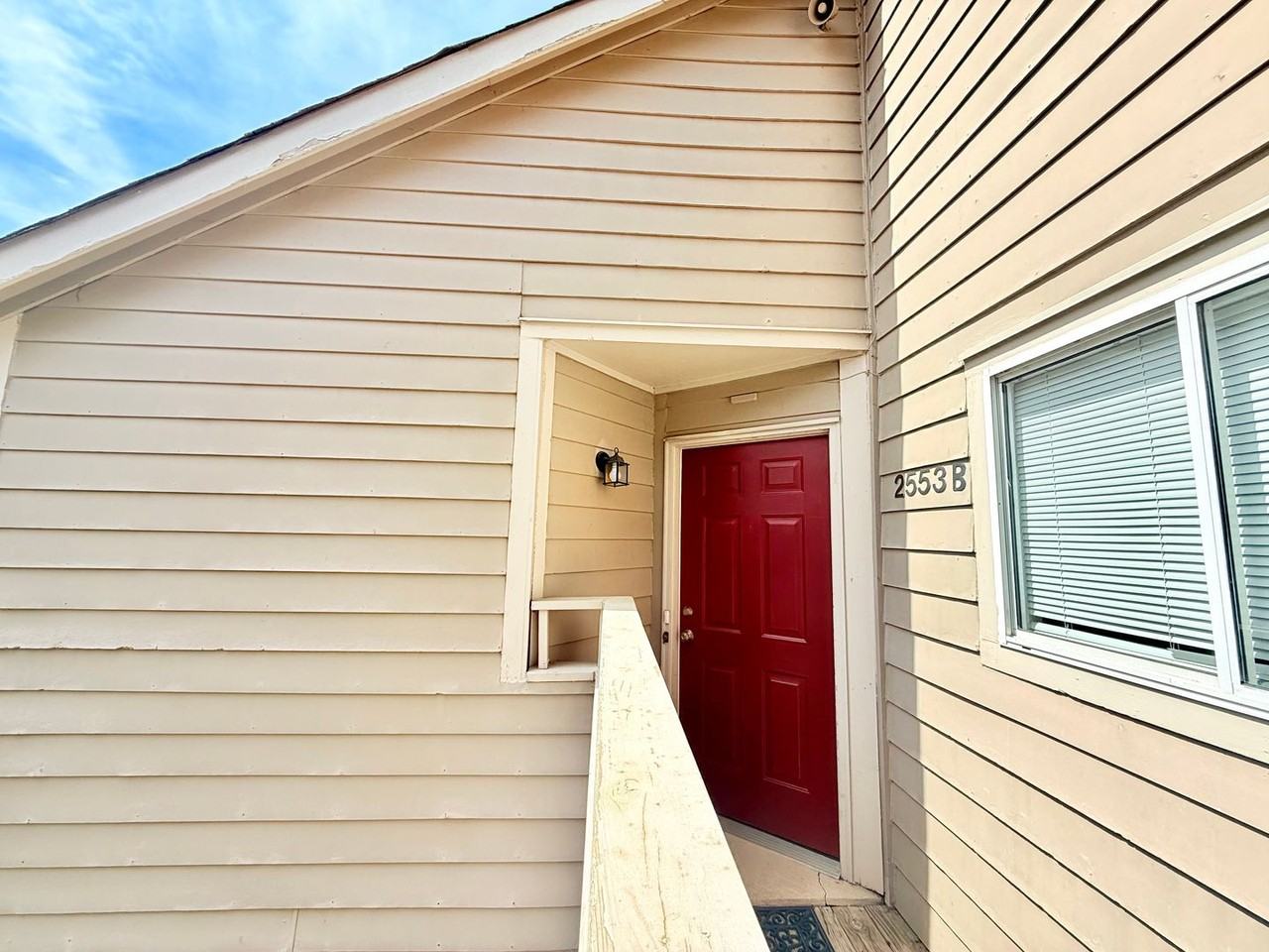 2553 2553 Stockdbridge Drive - Photo 3 of 16