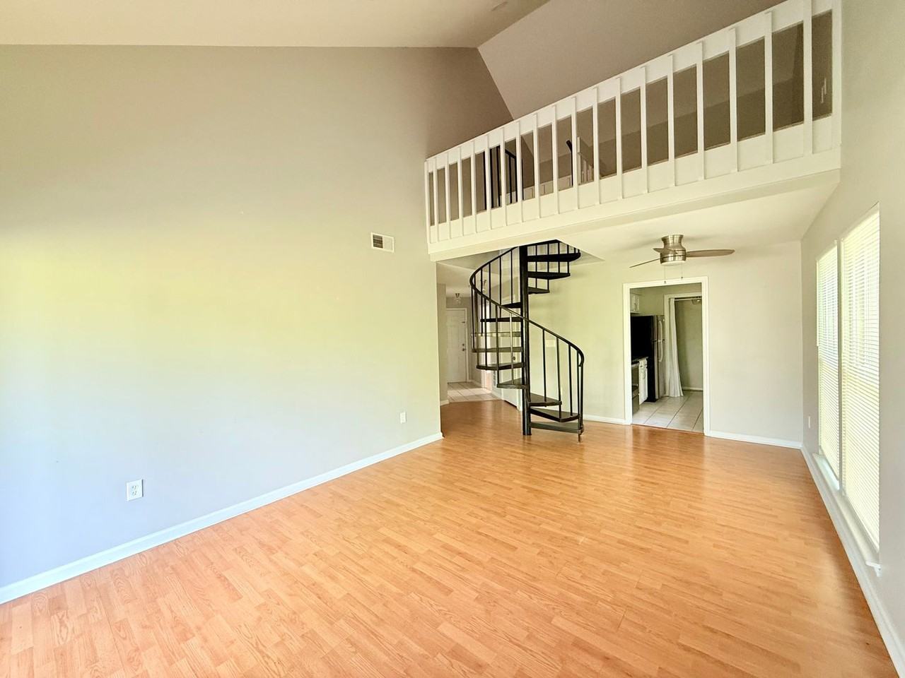 2553 2553 Stockdbridge Drive - Photo 4 of 16