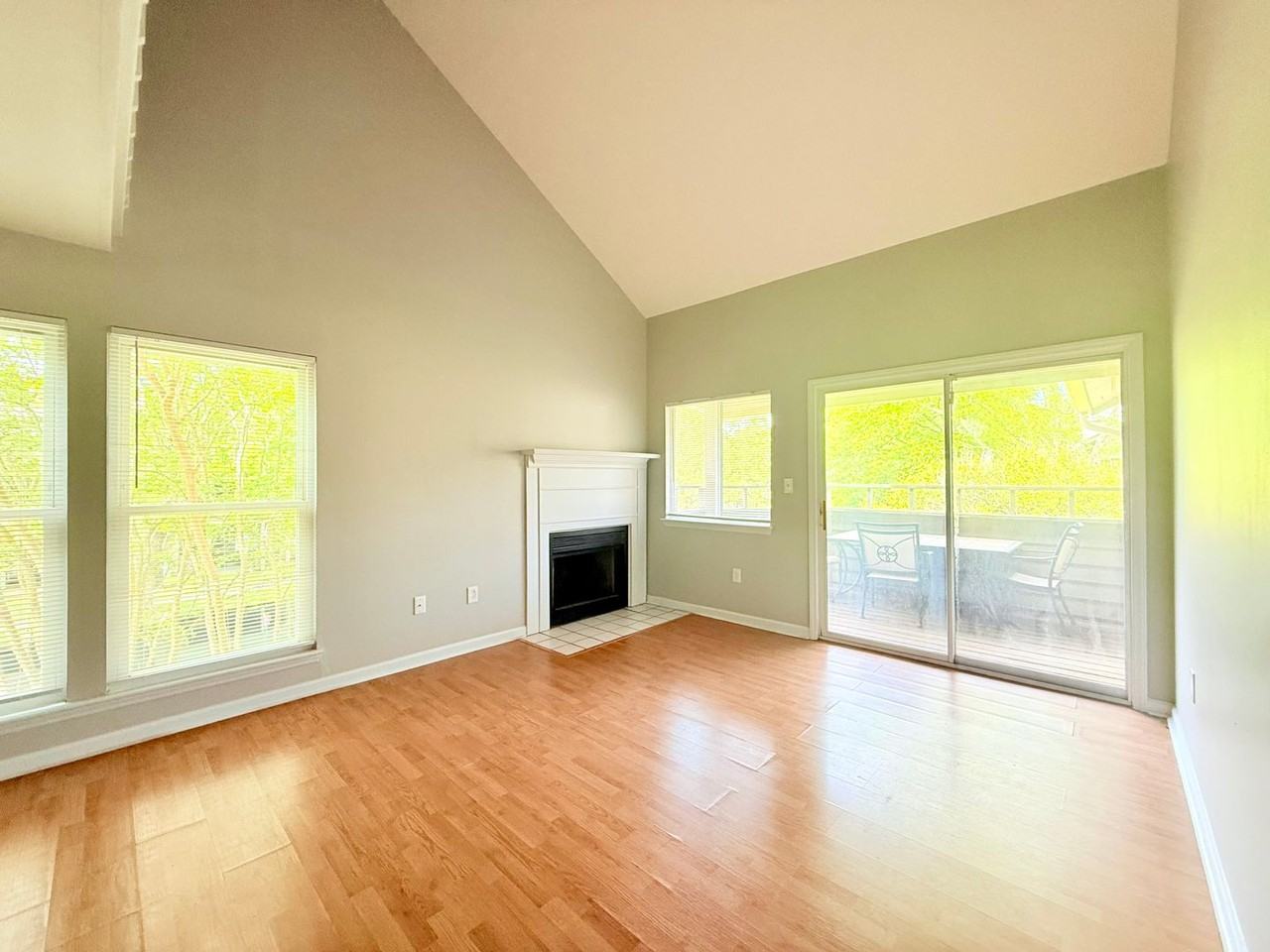 2553 2553 Stockdbridge Drive - Photo 5 of 16