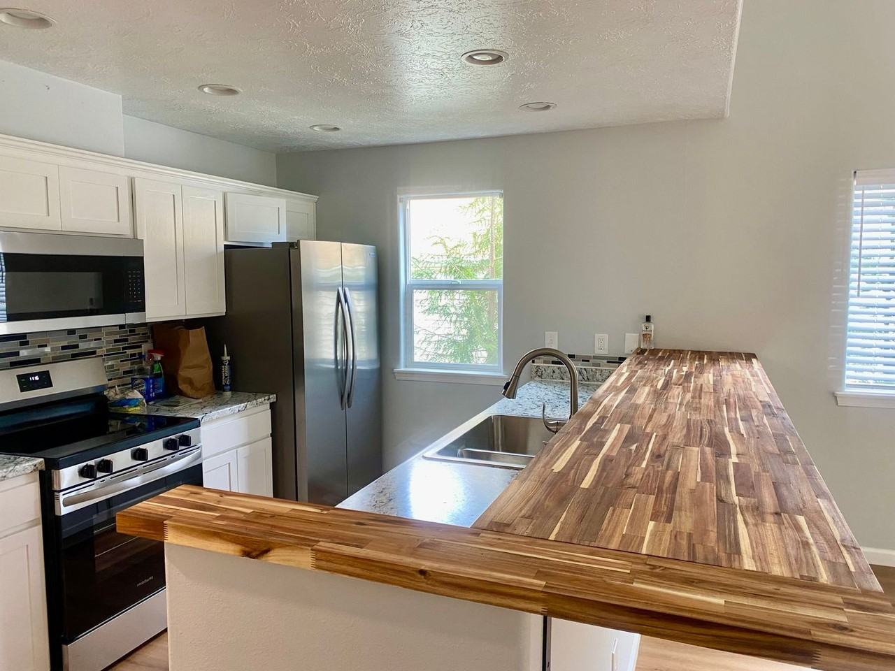 19040 Wallingford Ave - Photo 4 of 23