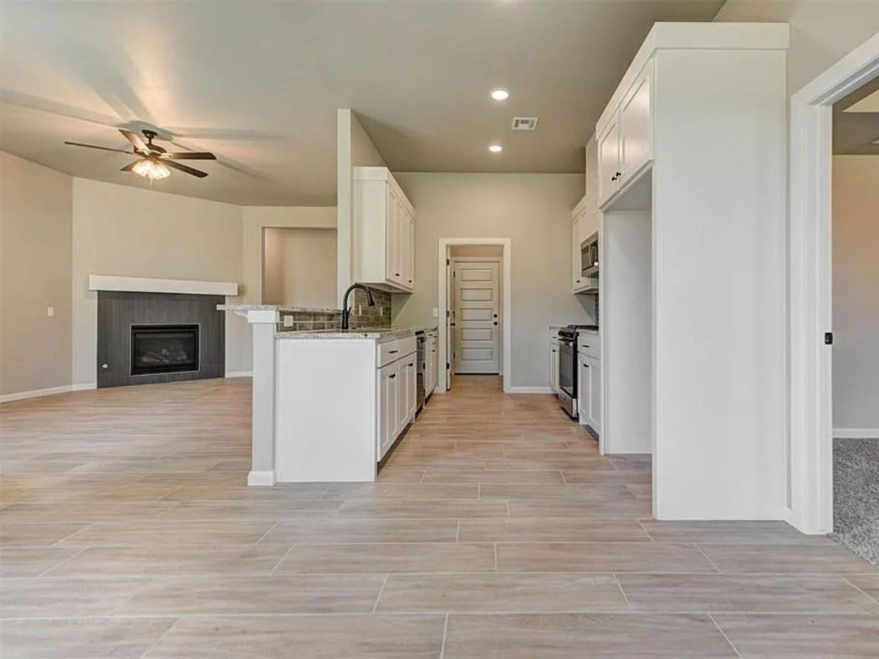 1935 W Flintlock Way - Photo 6 of 41