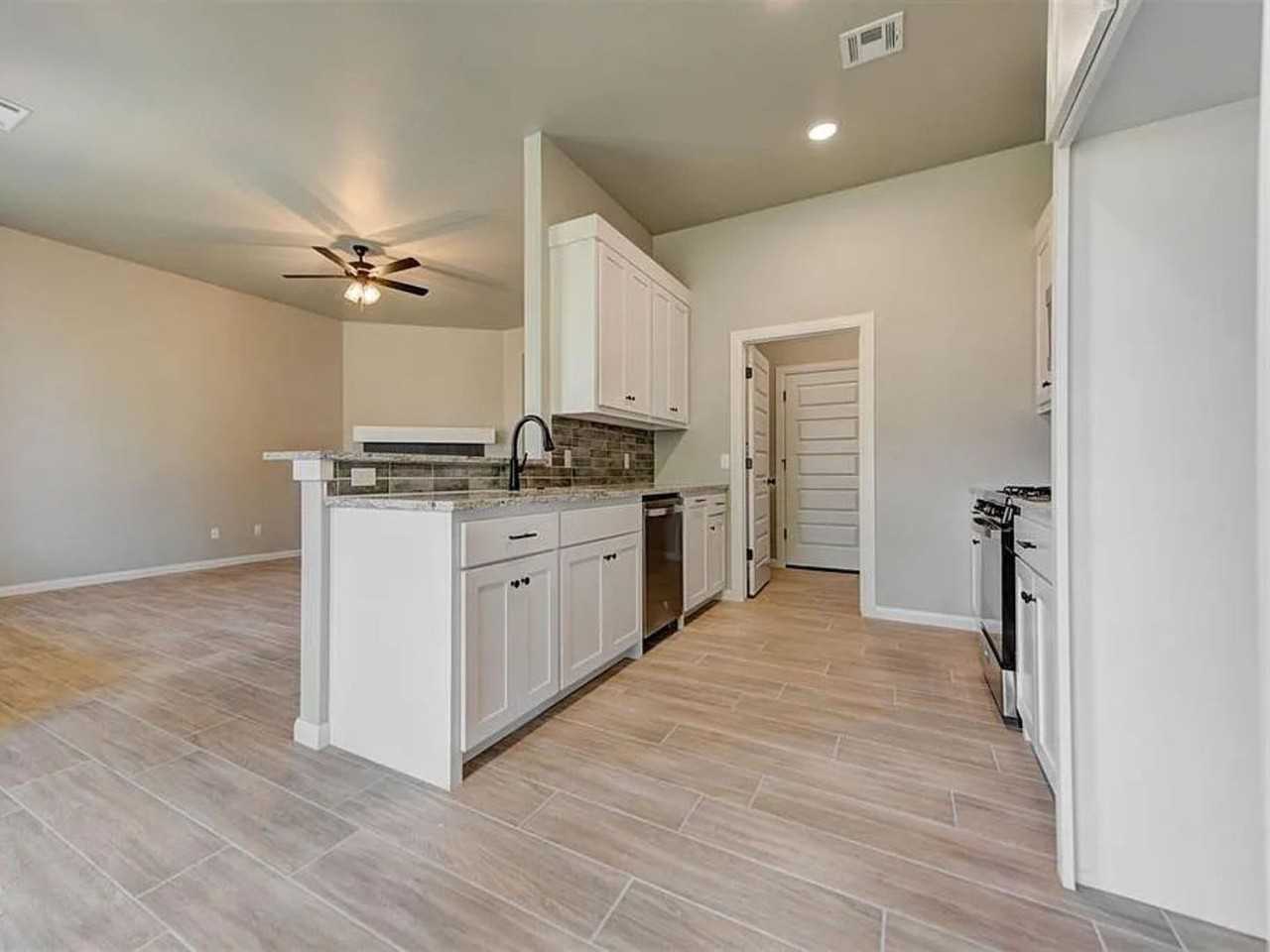 1935 W Flintlock Way - Photo 7 of 41