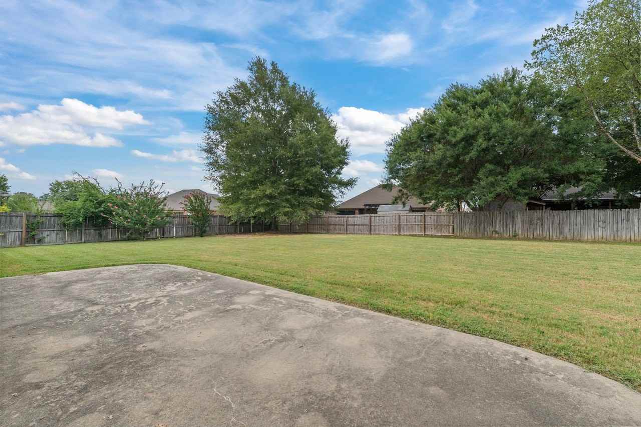 108 Bouriese Cir - Photo 5 of 36