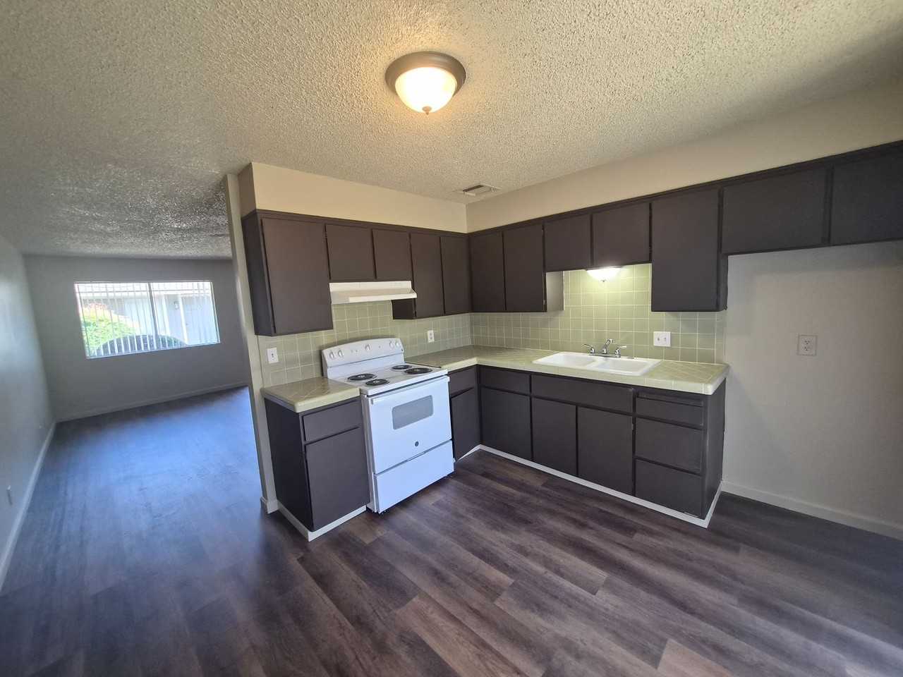 1426 Church St - Photo 5 of 16