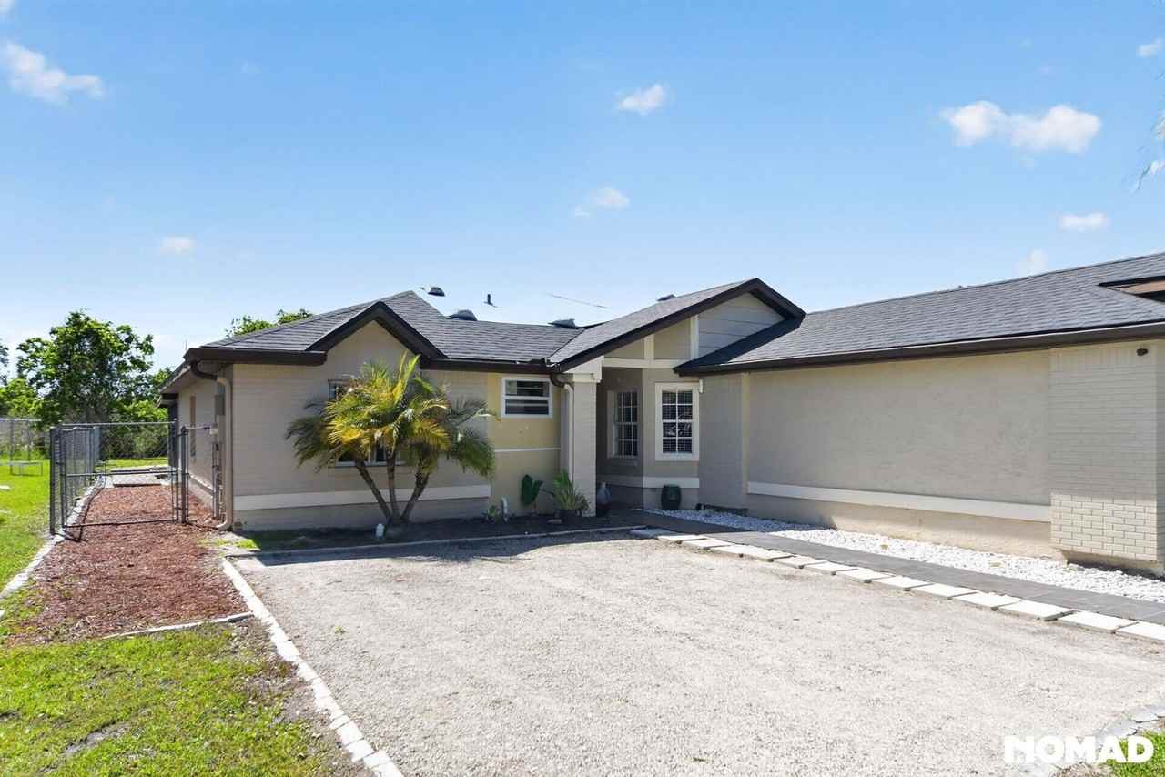 293 Chicago Woods Cir - Photo 2 of 31