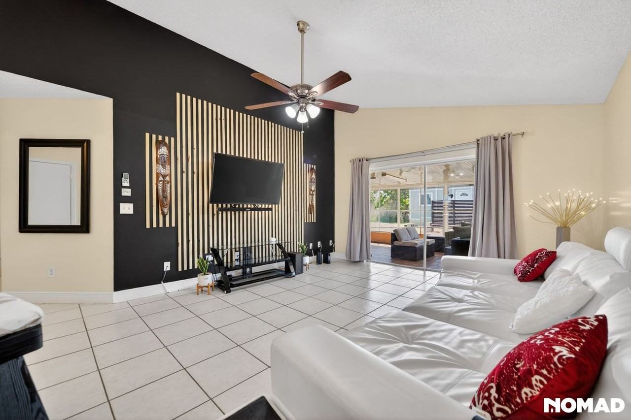 293 Chicago Woods Cir - Photo 4 of 31