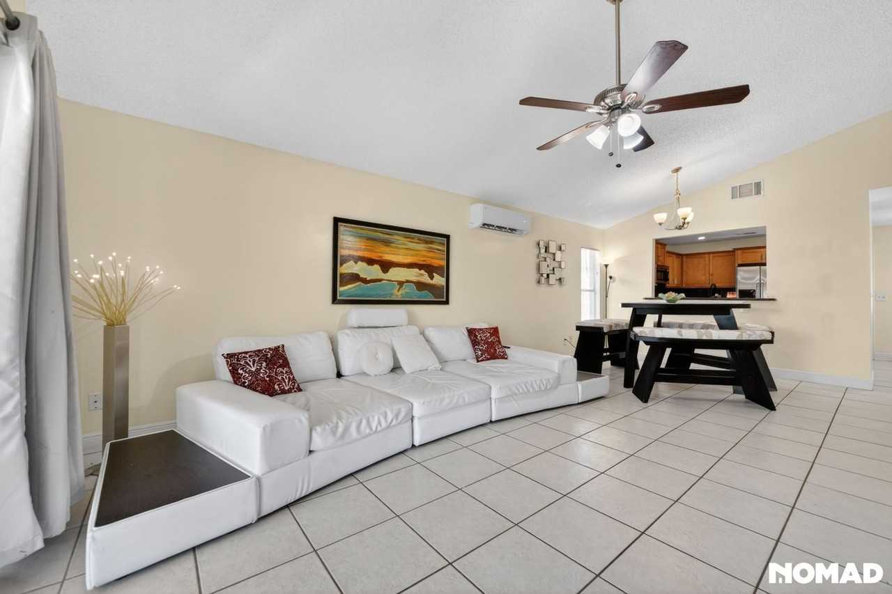 293 Chicago Woods Cir - Photo 5 of 31