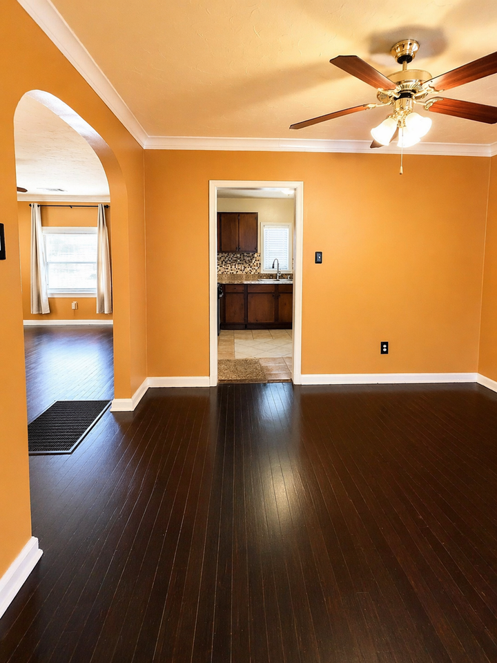 2445 Lowell Ave - Photo 4 of 9