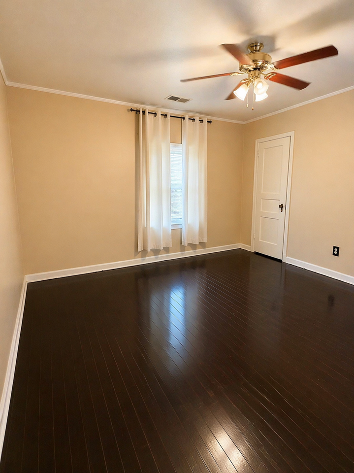 2445 Lowell Ave - Photo 6 of 9