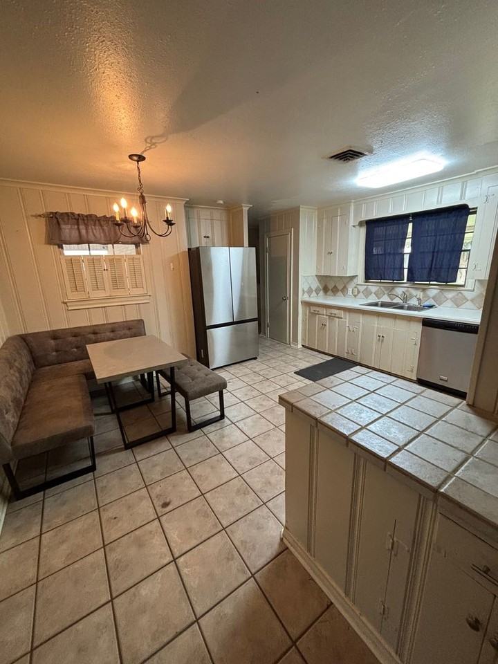 1519 Audubon Pl - Photo 3 of 12