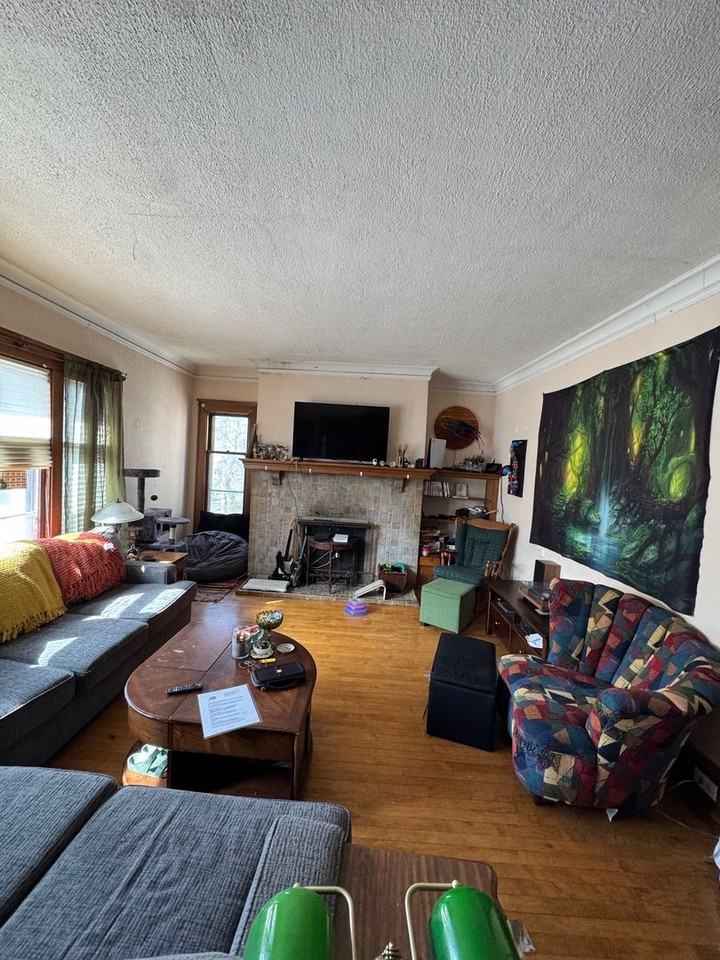 3216 N Marietta Ave - Photo 2 of 11