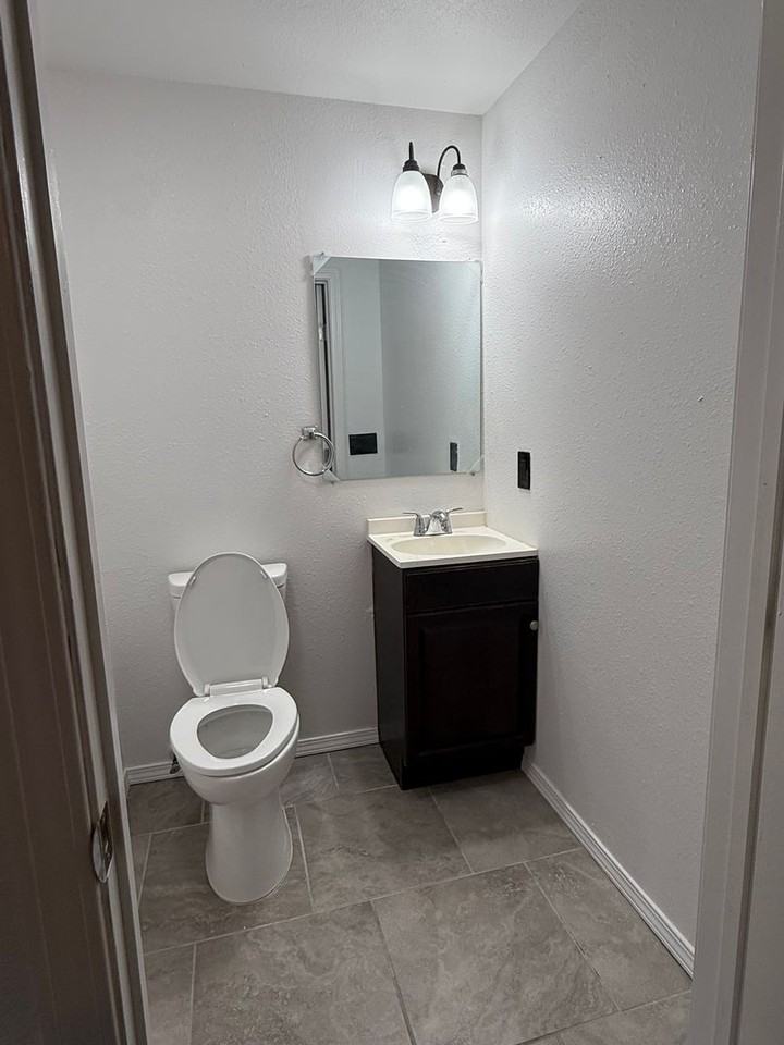 2210 W Travis St #2 - Photo 6 of 7