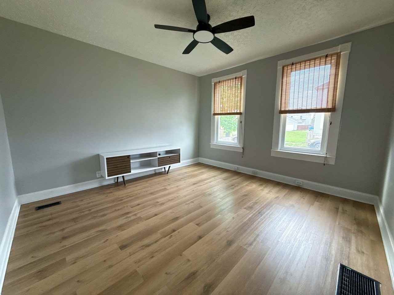 630 Stanley Ave - Photo 5 of 15