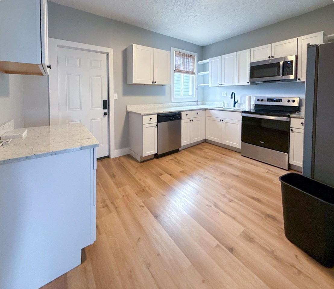 630 Stanley Ave - Photo 6 of 15