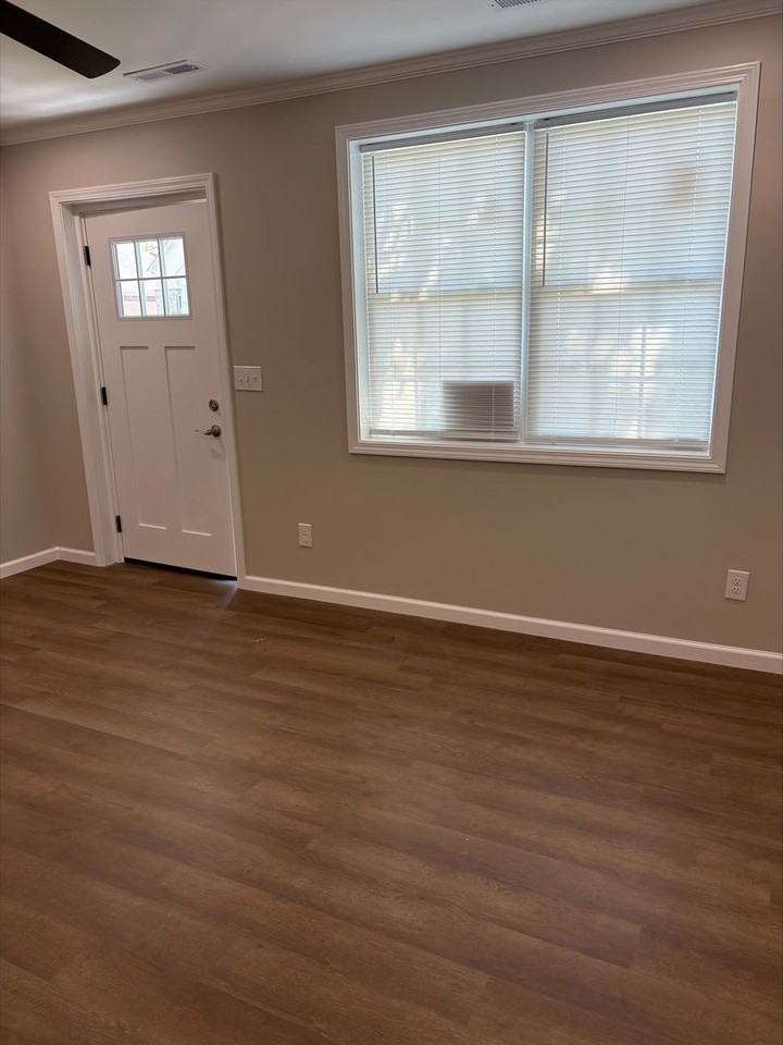 2117 Sherwood Rd - Photo 3 of 12