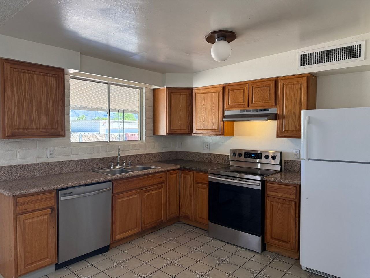 4541 E San Francisco Blvd - Photo 4 of 20