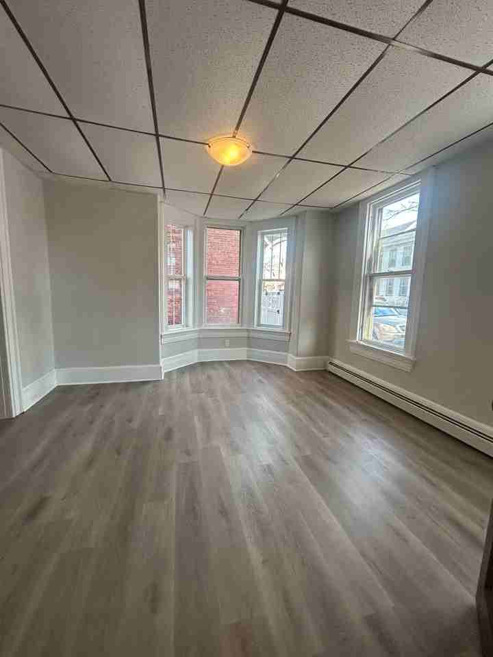 1015 Chestnut St - Photo 2 of 14