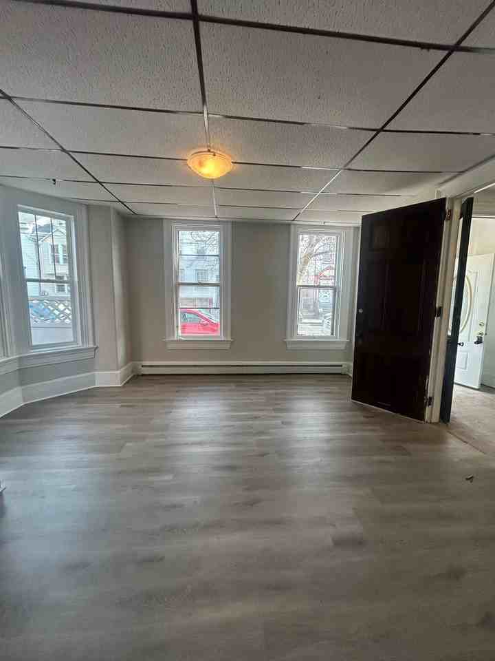 1015 Chestnut St - Photo 3 of 14