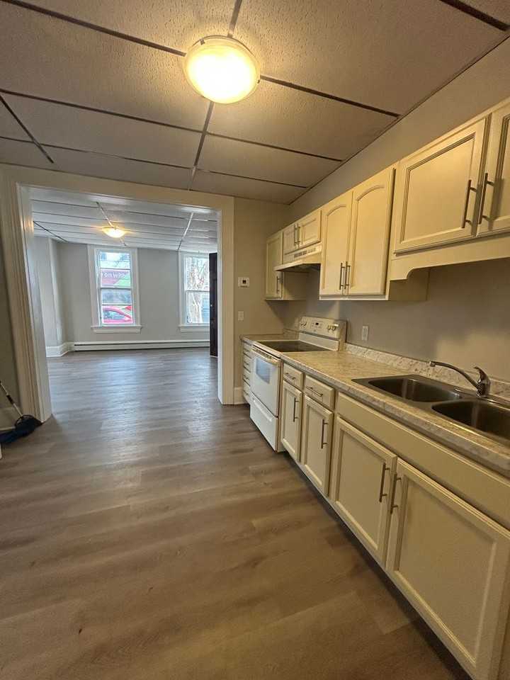 1015 Chestnut St - Photo 5 of 14