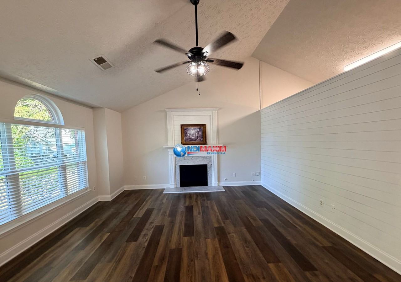 1281 Carson View Ct - Photo 2 of 14